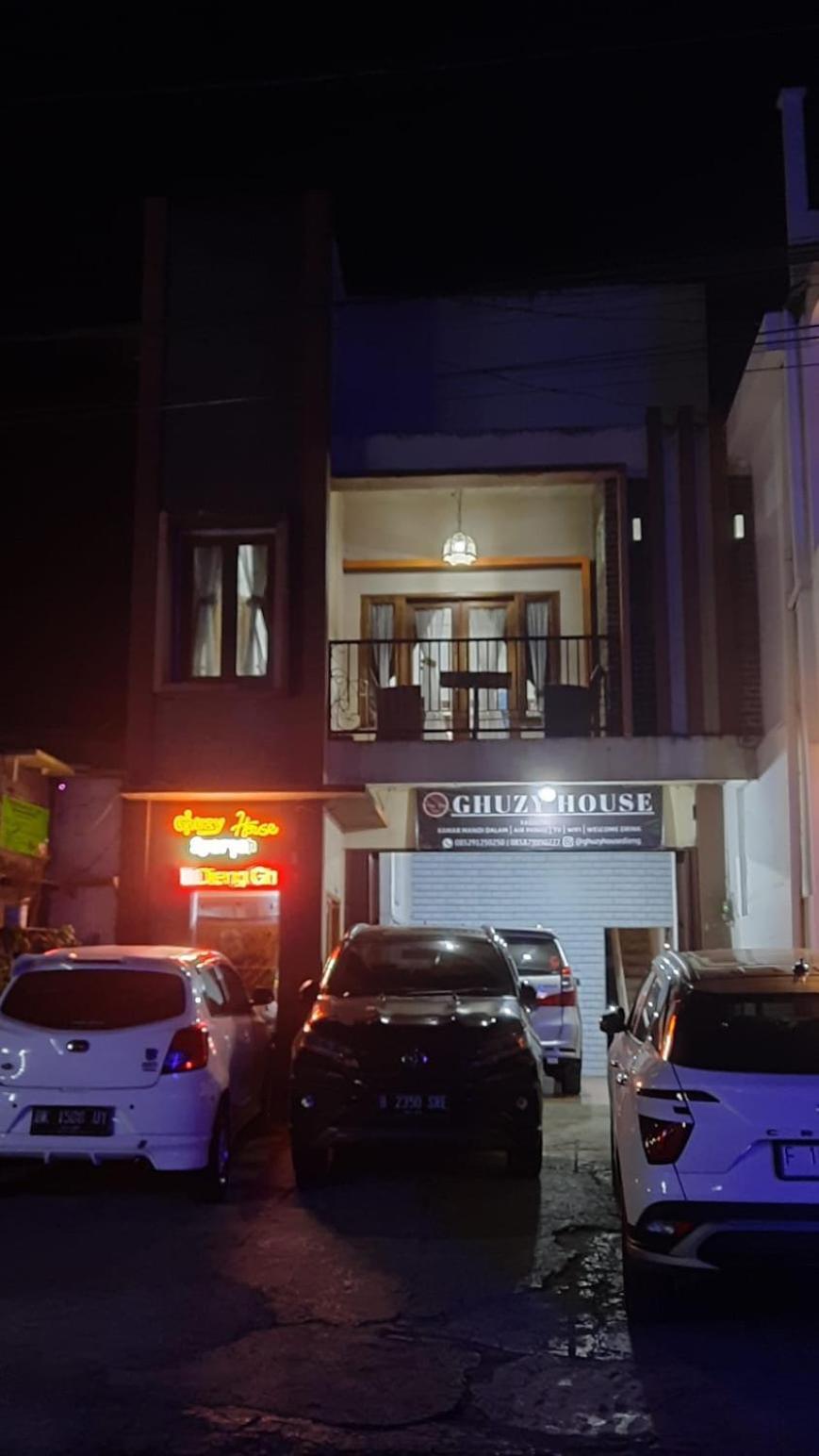 Dieng Ghuzy House Syariah Twin Bed
